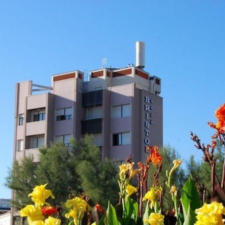 Hotel Bristol Pesaro Luaran gambar
