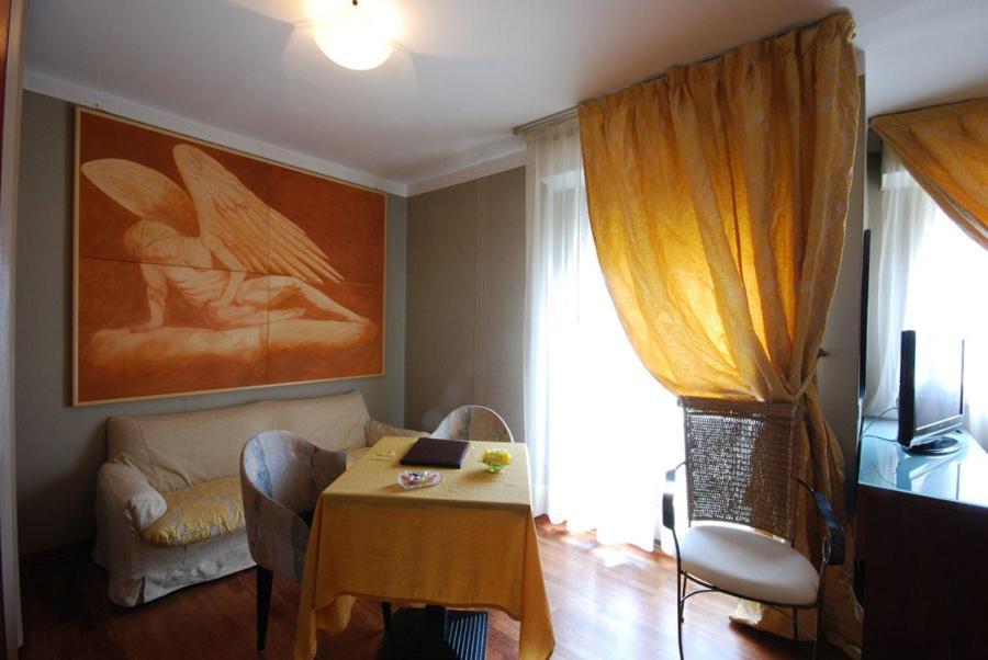 Hotel Bristol Pesaro Luaran gambar