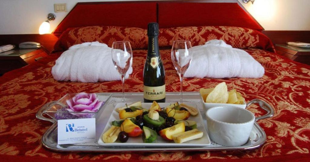 Hotel Bristol Pesaro Luaran gambar