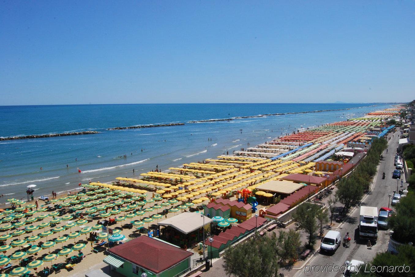 Hotel Bristol Pesaro Luaran gambar