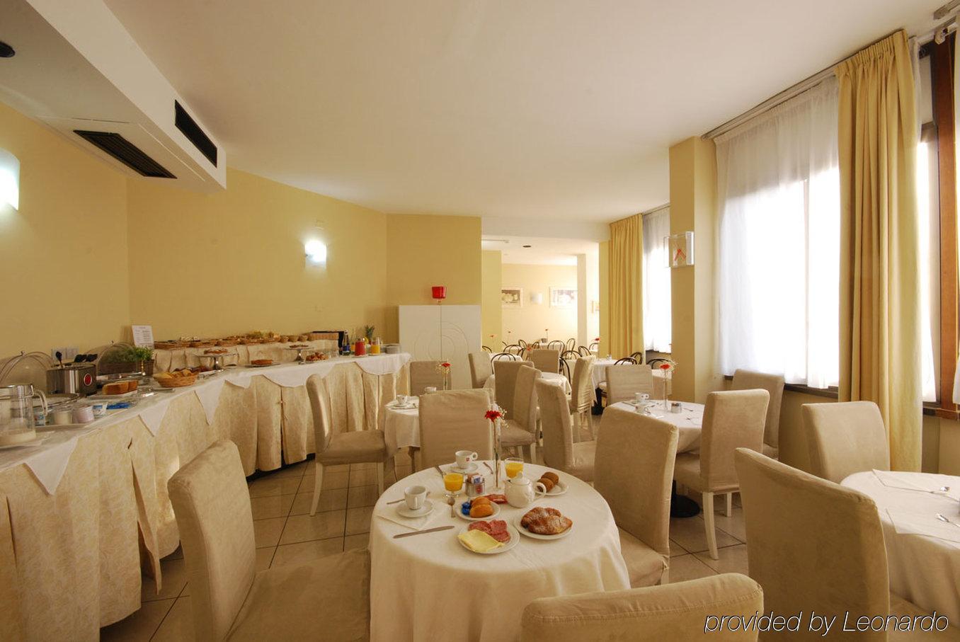 Hotel Bristol Pesaro Luaran gambar