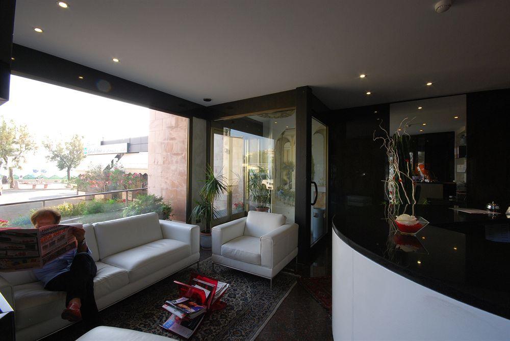 Hotel Bristol Pesaro Luaran gambar