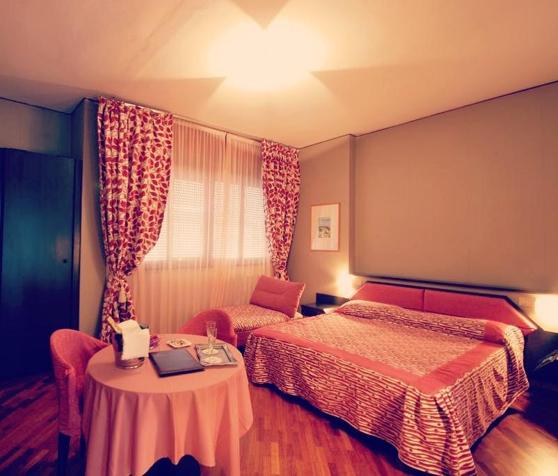 Hotel Bristol Pesaro Luaran gambar