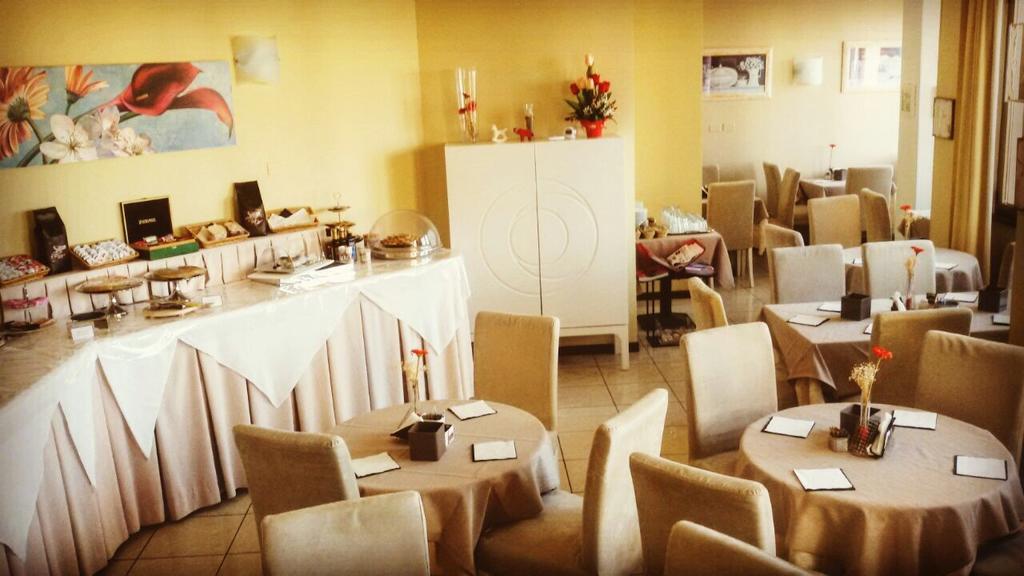 Hotel Bristol Pesaro Luaran gambar