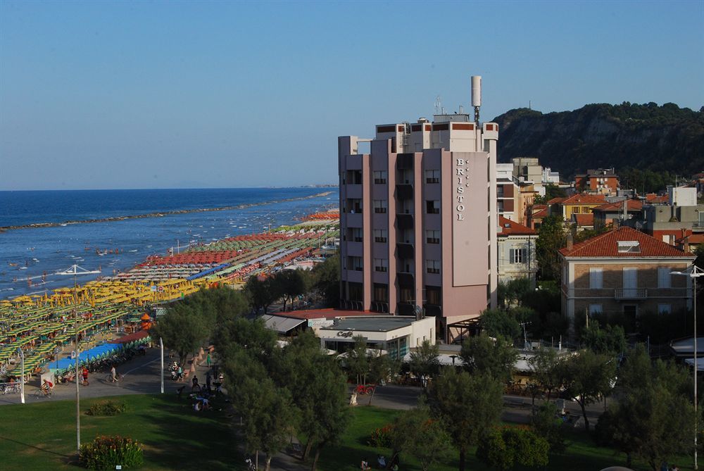Hotel Bristol Pesaro Luaran gambar
