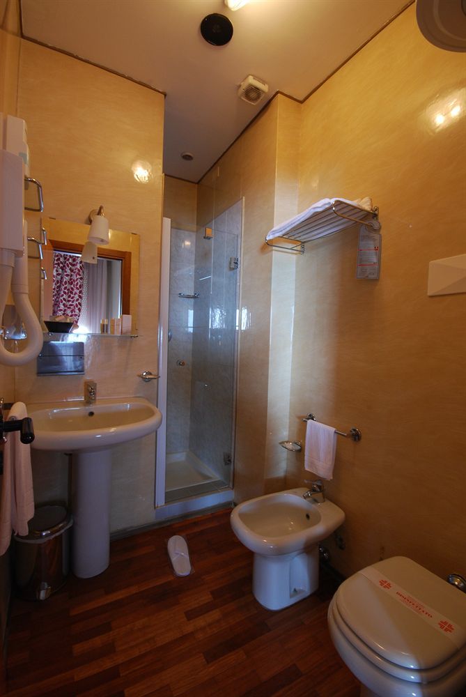 Hotel Bristol Pesaro Luaran gambar
